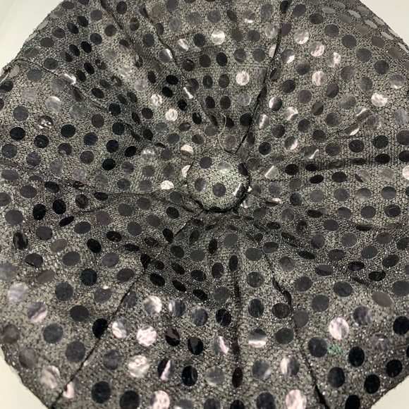 Black sequence hat - Picture 3 of 4